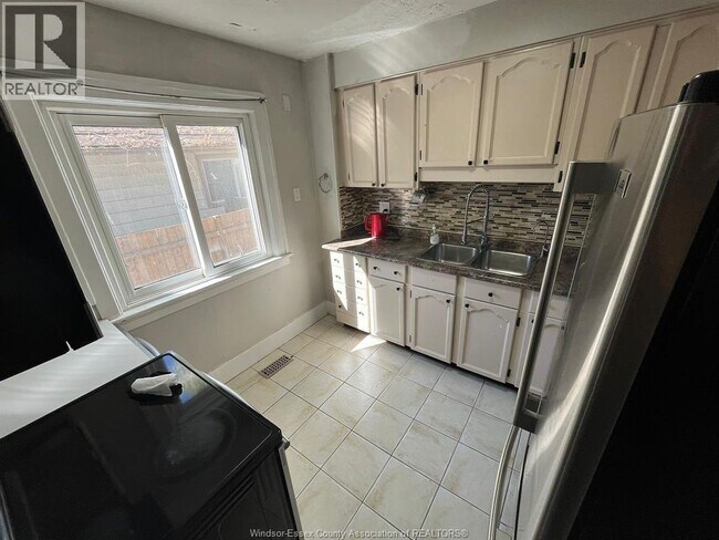 Photo du bâtiment - 1642 Adanac Ave