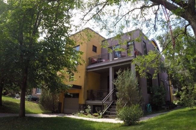 Foto del edificio - 4732 Grand Ave S