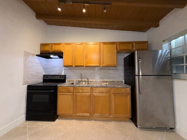 Foto del edificio - 1421 N Andrews Ave