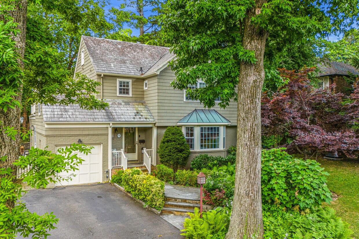 Primary Photo - 9 Wyngate Pl
