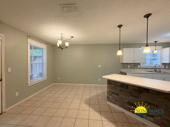 Foto del edificio - Charming 3 Bedroom Home in Mary Esther near Hurlburt Field!