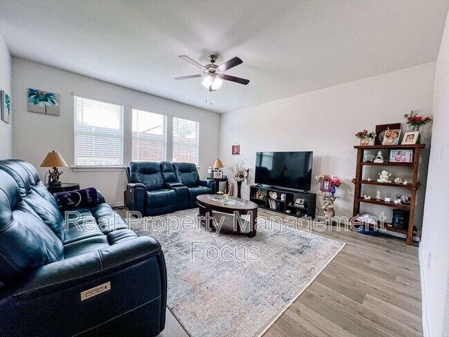 Foto del edificio - 7321 Bledington Ln
