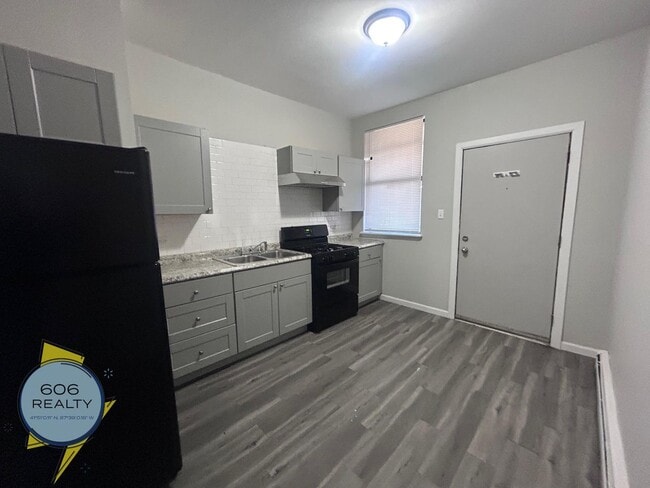 Building Photo - 5858 S King Dr