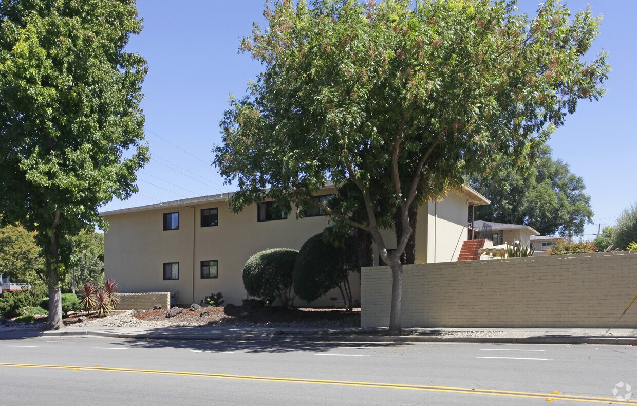 Building Photo - Garden Patio Apartments