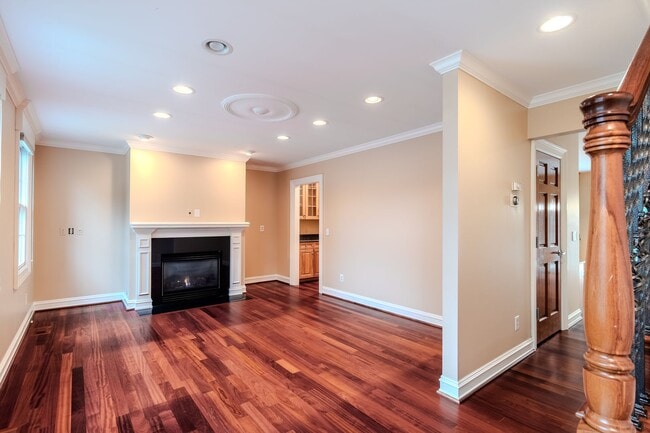 Building Photo - 805 N Sherman Dr