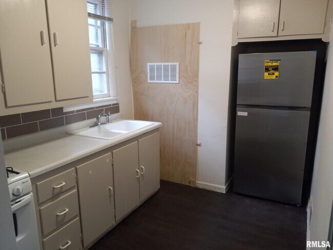 Building Photo - 735 20th Ave