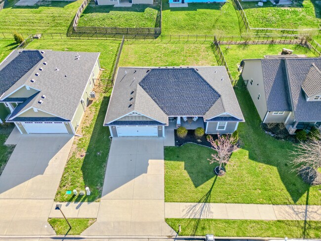 Foto del edificio - 7412 Oakley Dr