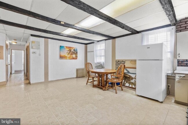Building Photo - 522 Monmouth St