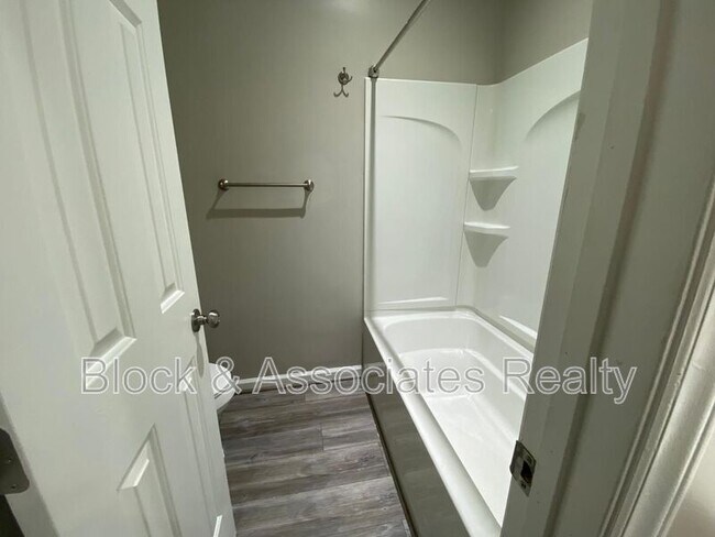 Foto del edificio - 508 Misty Groves Cir