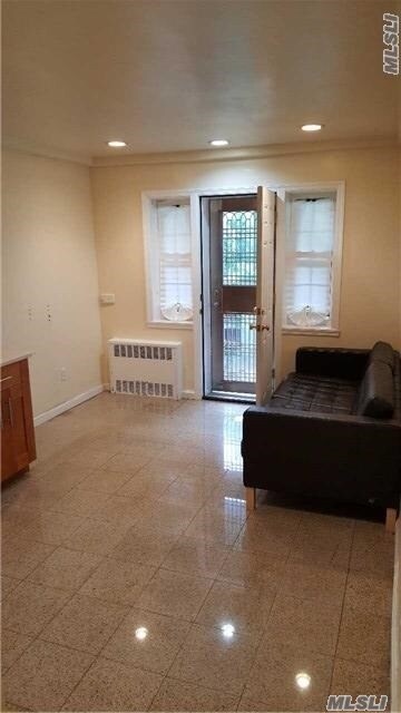 Foto del edificio - 57-17 156th St