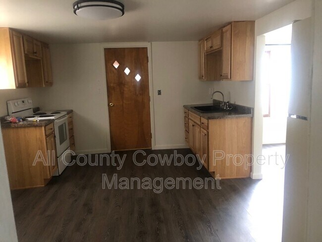 Foto del edificio - 2362 Snowy Range Rd