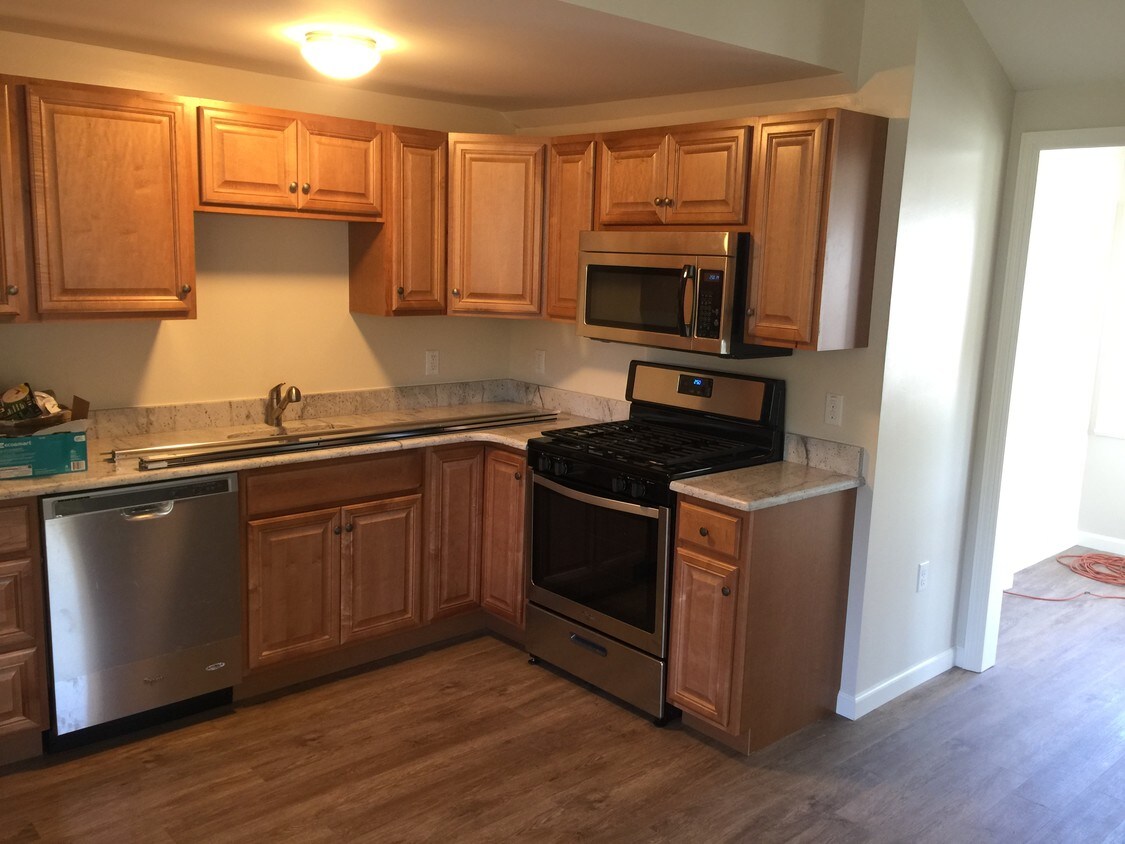 Kitchen - 214 Woodcliff Ave
