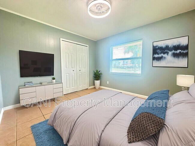 Foto del edificio - 2437 S Mills Ave