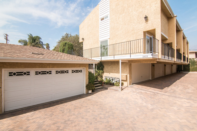 Building Photo - Oswego Garden Townhome