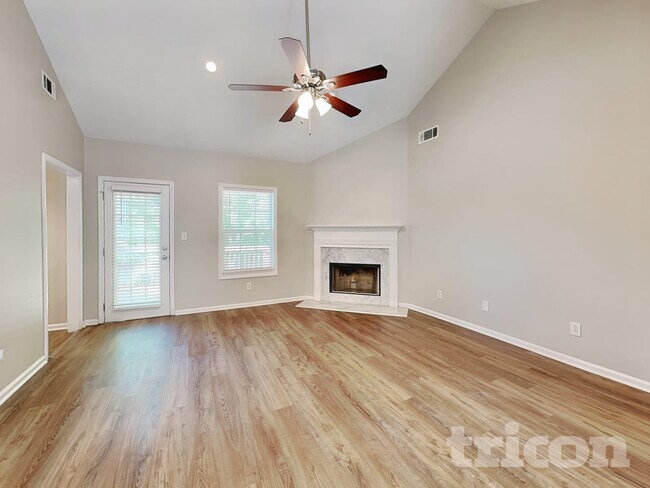 Foto del edificio - 205 Highgrove Dr