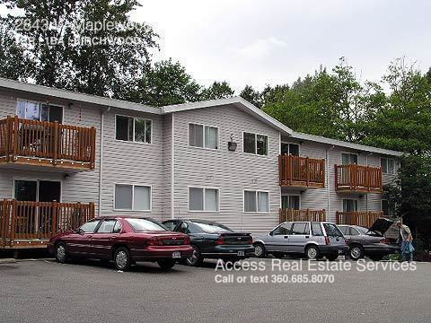 Building Photo - 2843 W Maplewood Ave