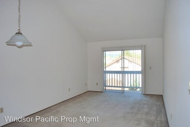 Building Photo - 3845 Vineyard Ave