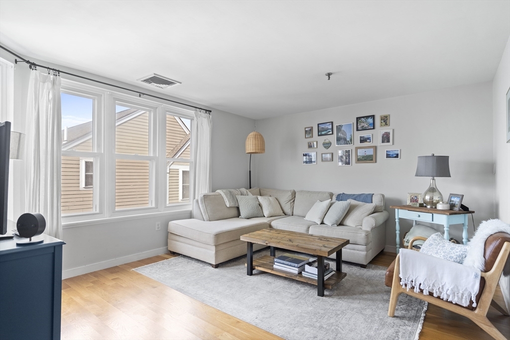 Primary Photo - 126 Tudor St