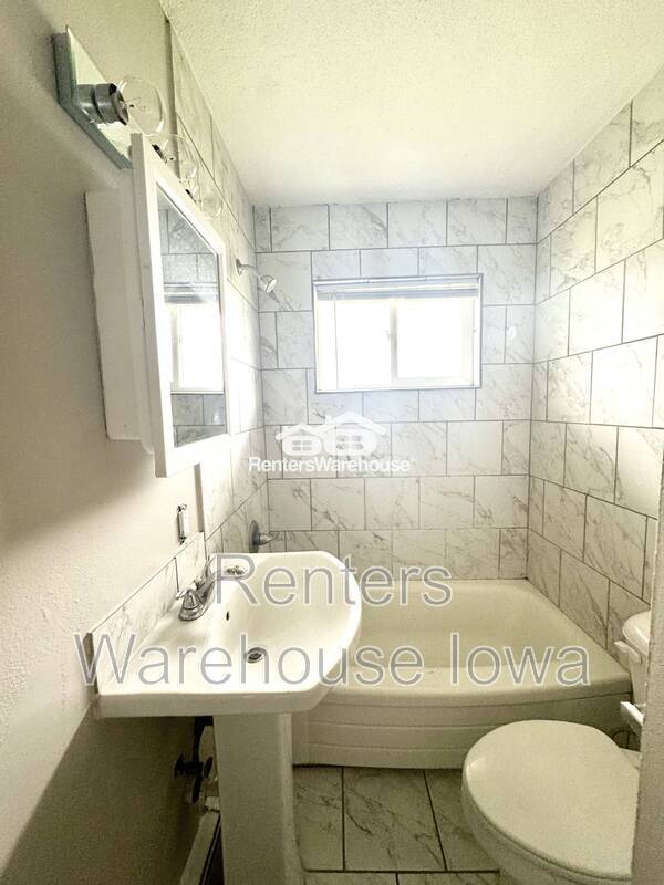 Foto del edificio - 110 NW College Ave