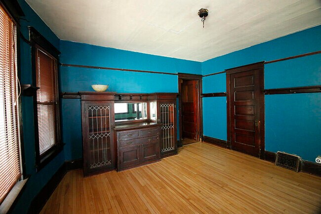 Foto del edificio - 1012 E Land Pl