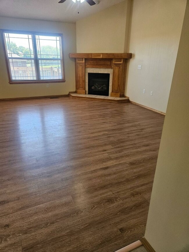 Building Photo - WOW! Look at this property ! You cant beat this price in NIXA-3200 SQ FT