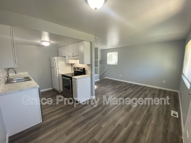 Building Photo - 774 W Cleveland Cir