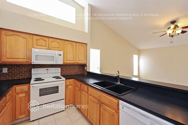 Building Photo - 8901 Eastman Dr