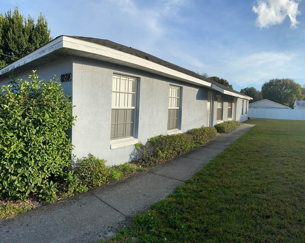 Cozy 3 Bedroom 1.5 Bathroom Duplex - 86 Coleman Rd