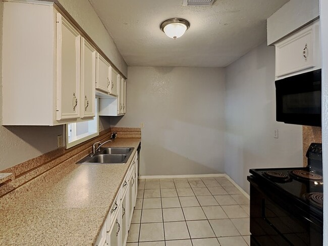 Building Photo - 7767 Water Park Ln