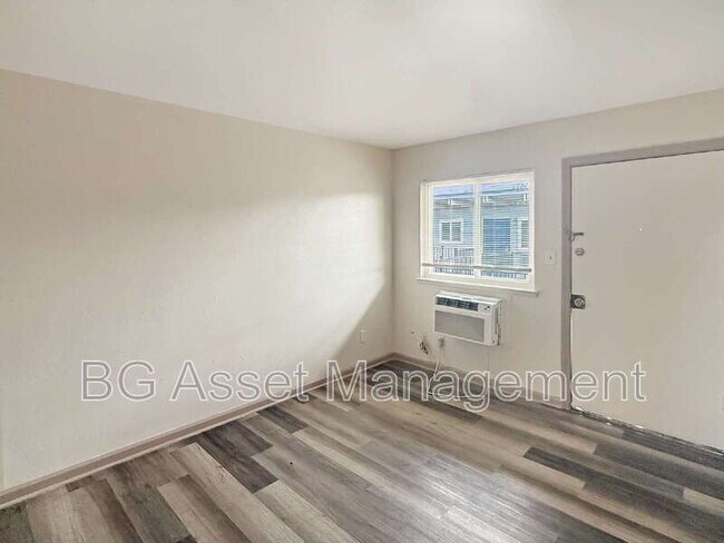 Building Photo - 714 Darina Ave