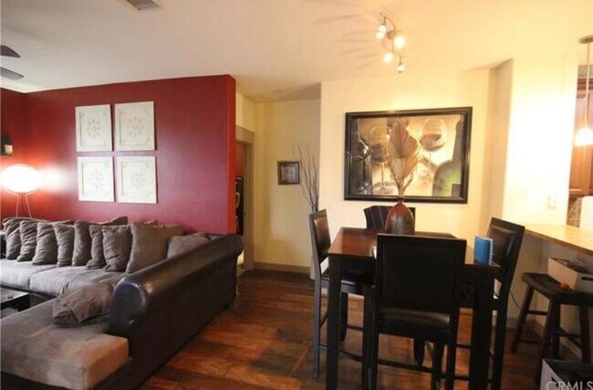 Living/Dining area - 24505 Town Center Dr