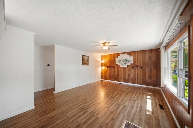 Building Photo - 114 McCabe Dr