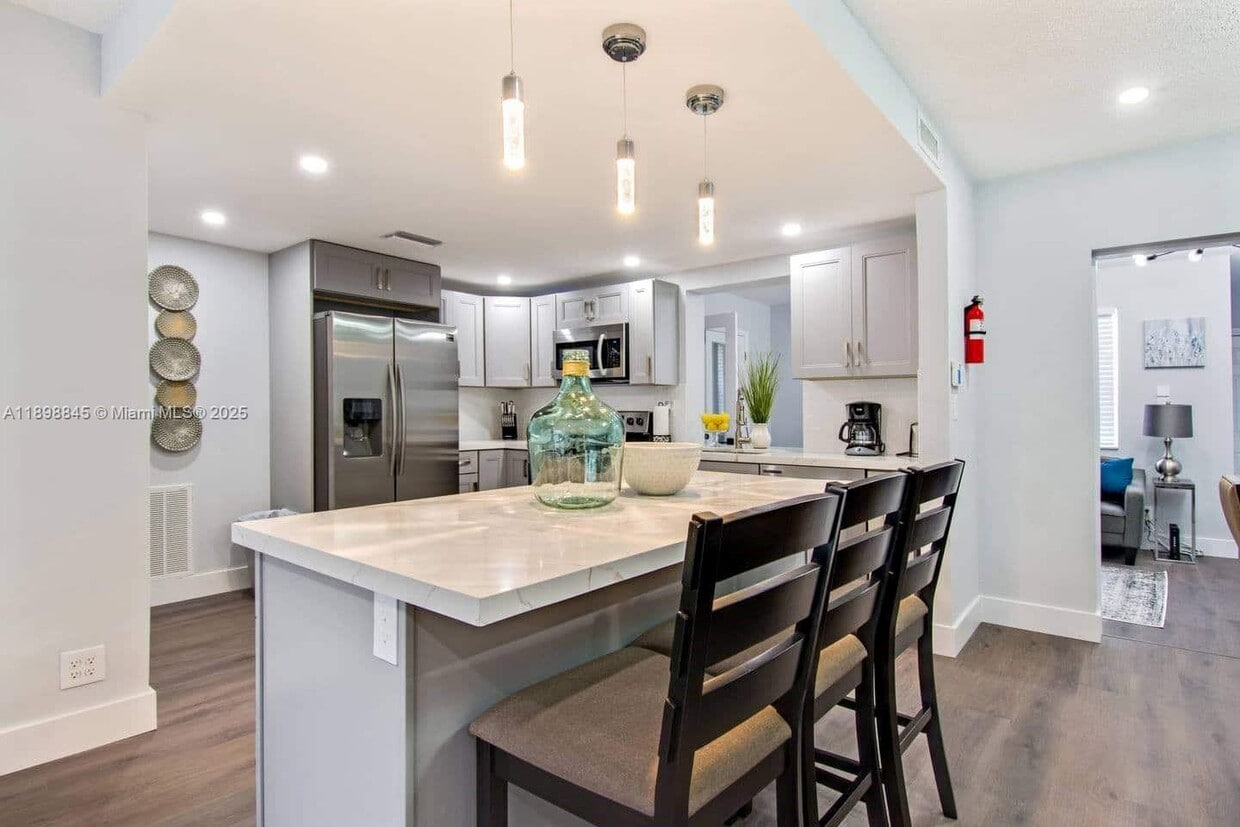 Foto principal - 1305 Funston St