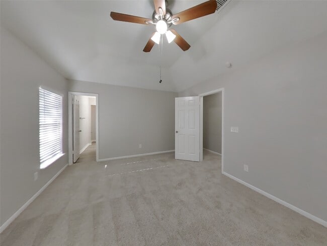 Building Photo - 18139 Lake Bend Dr