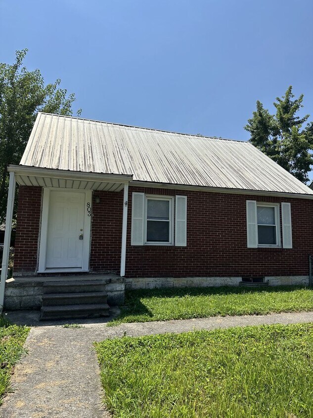 Primary Photo - Three Bedroom, One Bathroom Home for rent ...