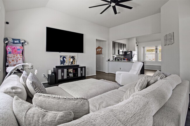 Foto del edificio - 622 Little Cypress Ln