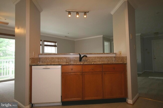 Building Photo - 8200 Blue Heron Dr