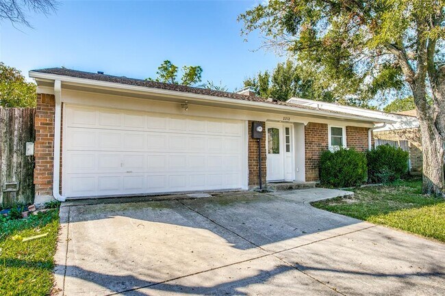 Building Photo - 2212 Placid Dr