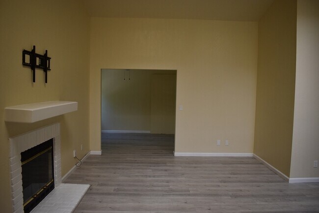 Foto del edificio - 4790 Winona Way