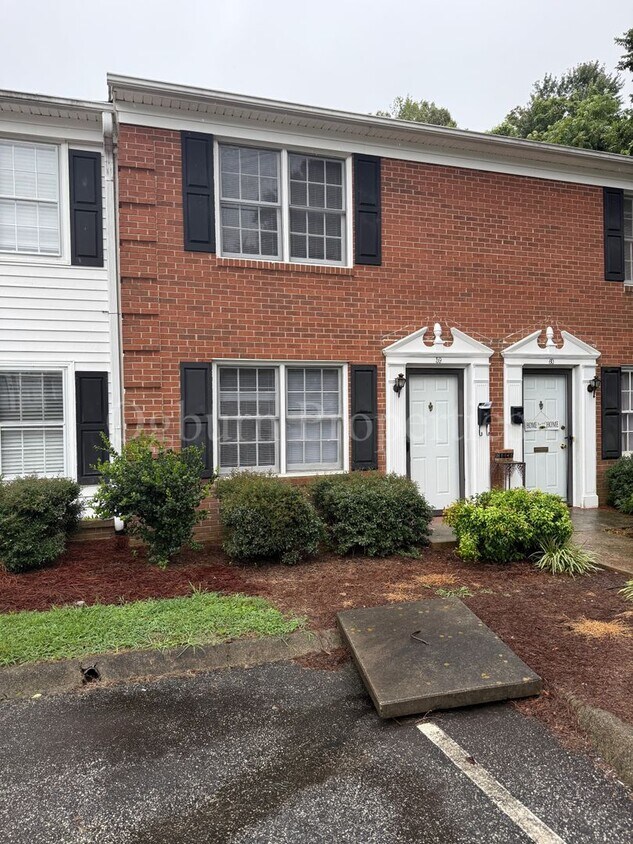 Foto principal - 311-59 Salisbury Manor-Kernersville-2BR/1....