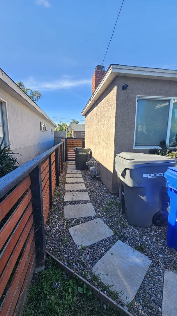 Building Photo - YOUR NEW HOME - IMPERIAL BEACH 3 bed / 2 bath Minutes to the beach!!