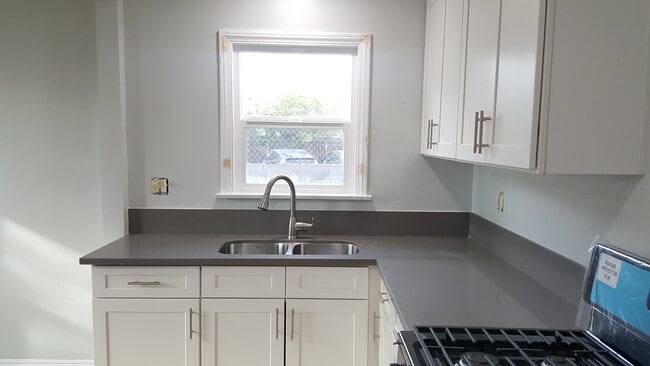 Building Photo - 5215 Marmion Way