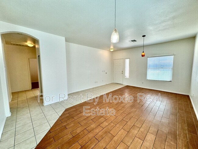 Foto del edificio - 44038 Granite Dr