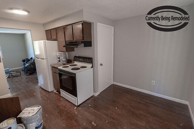 Building Photo - 1309 N Golf Blvd