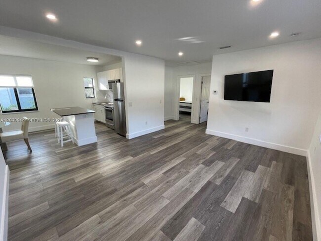 Foto del edificio - 2141 SW 14th Ter