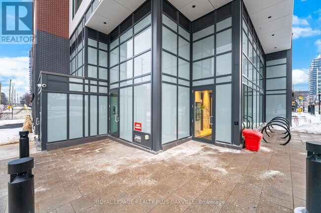 Building Photo - 2088 James St