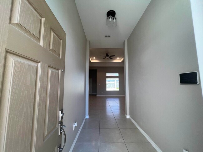 Building Photo - 304 John Irving Dr