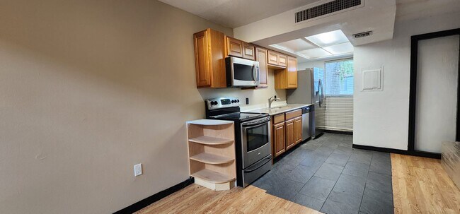 Foto del edificio - 709 SW 75th St