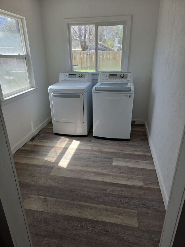 Foto del edificio - Newly Upgraded 2-Bedroom Home Available Now!
