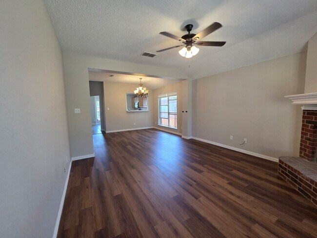 Foto del edificio - Beautiful 3-2-2 Move In Ready!